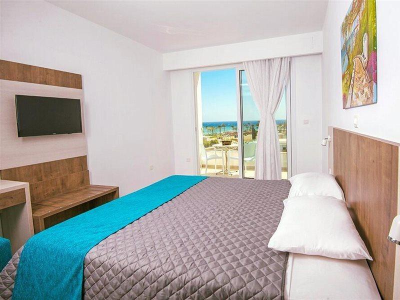 New Famagusta Hotel & Suites Ayia Napa Esterno foto