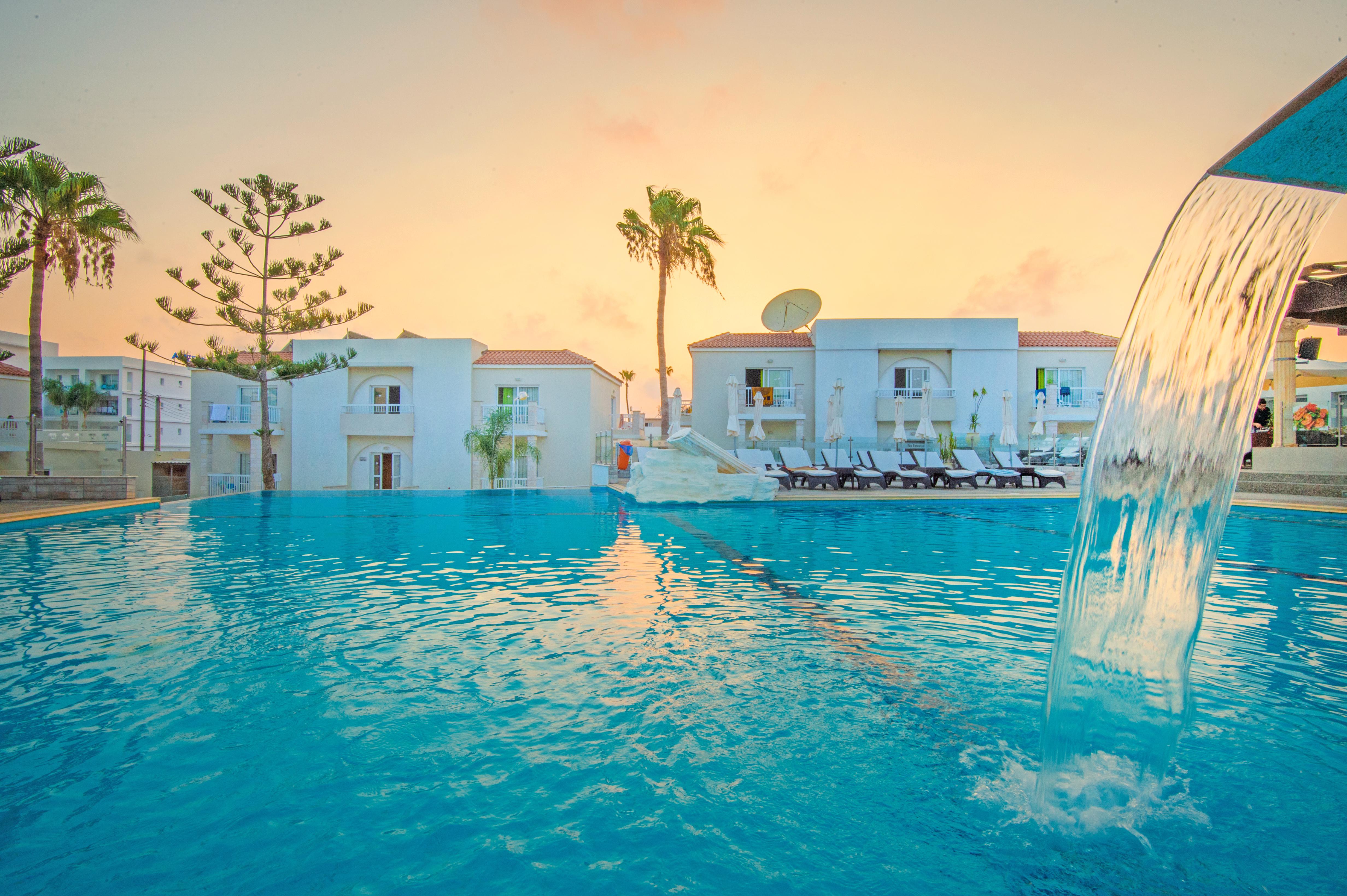 New Famagusta Hotel & Suites Ayia Napa Esterno foto
