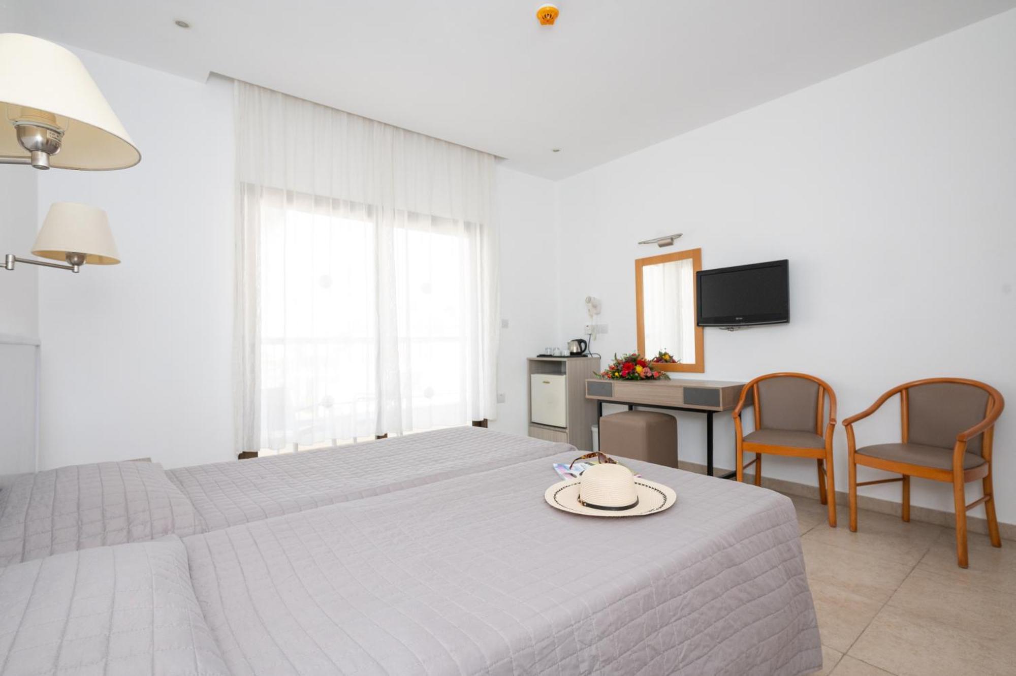 New Famagusta Hotel & Suites Ayia Napa Esterno foto
