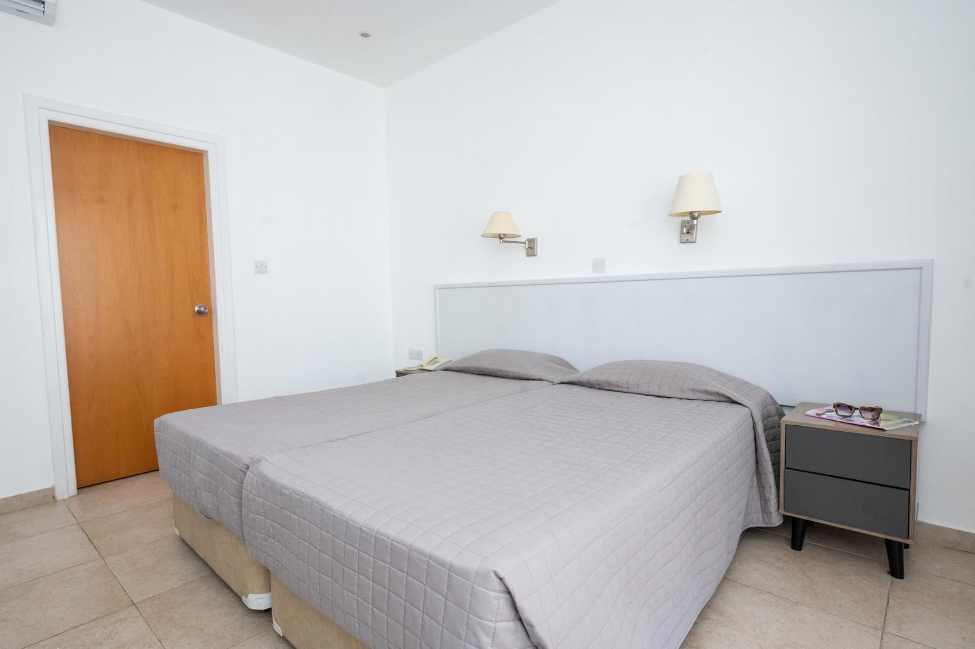 New Famagusta Hotel & Suites Ayia Napa Esterno foto