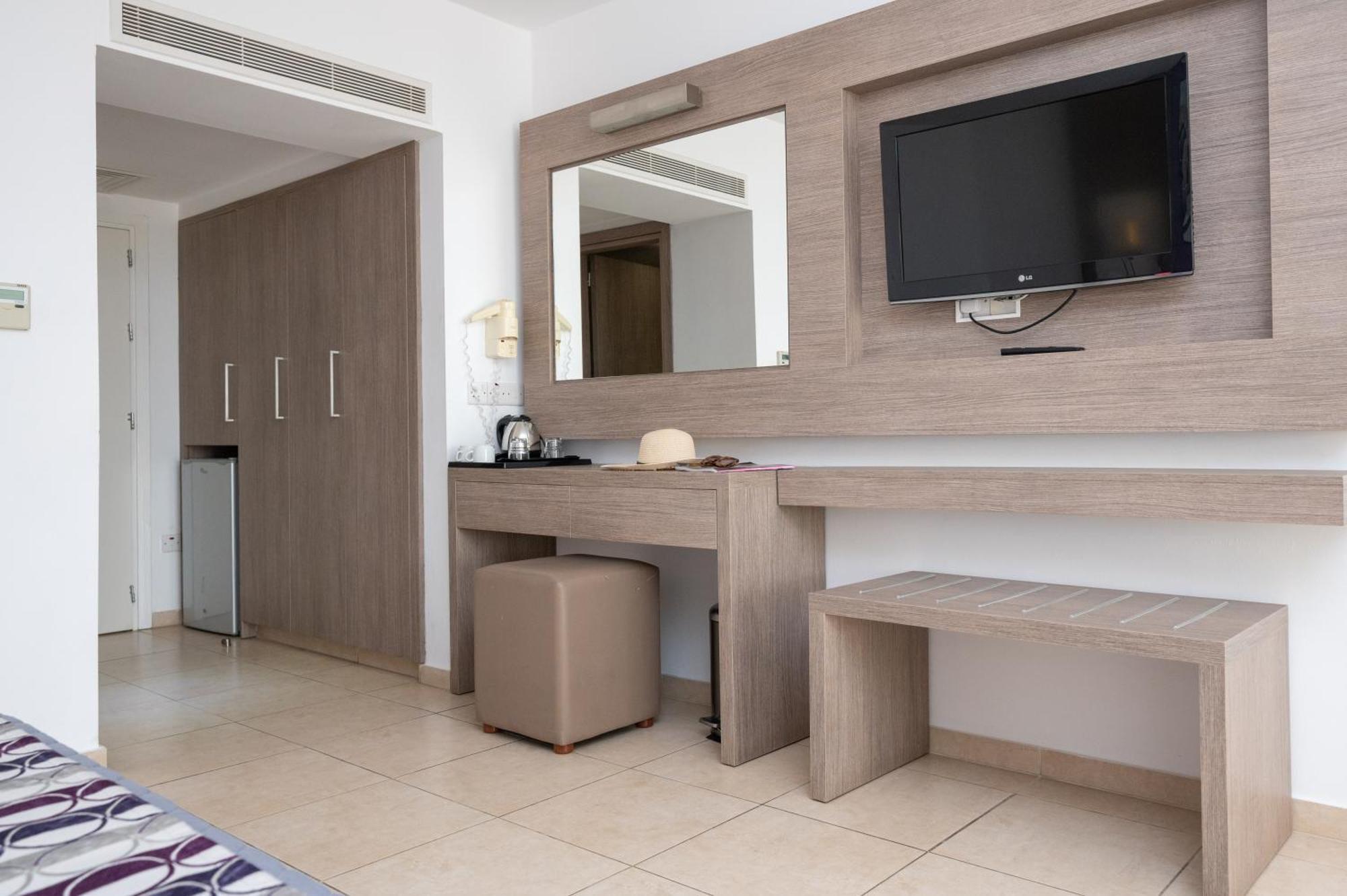 New Famagusta Hotel & Suites Ayia Napa Esterno foto