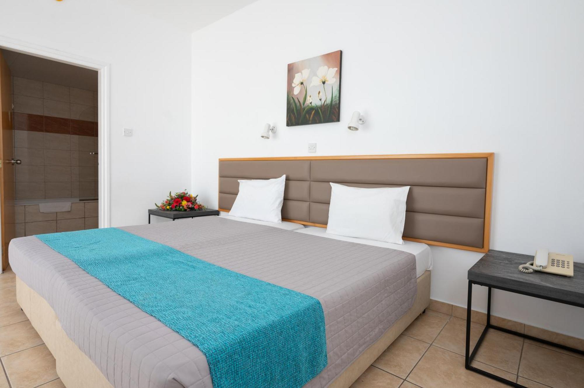 New Famagusta Hotel & Suites Ayia Napa Esterno foto