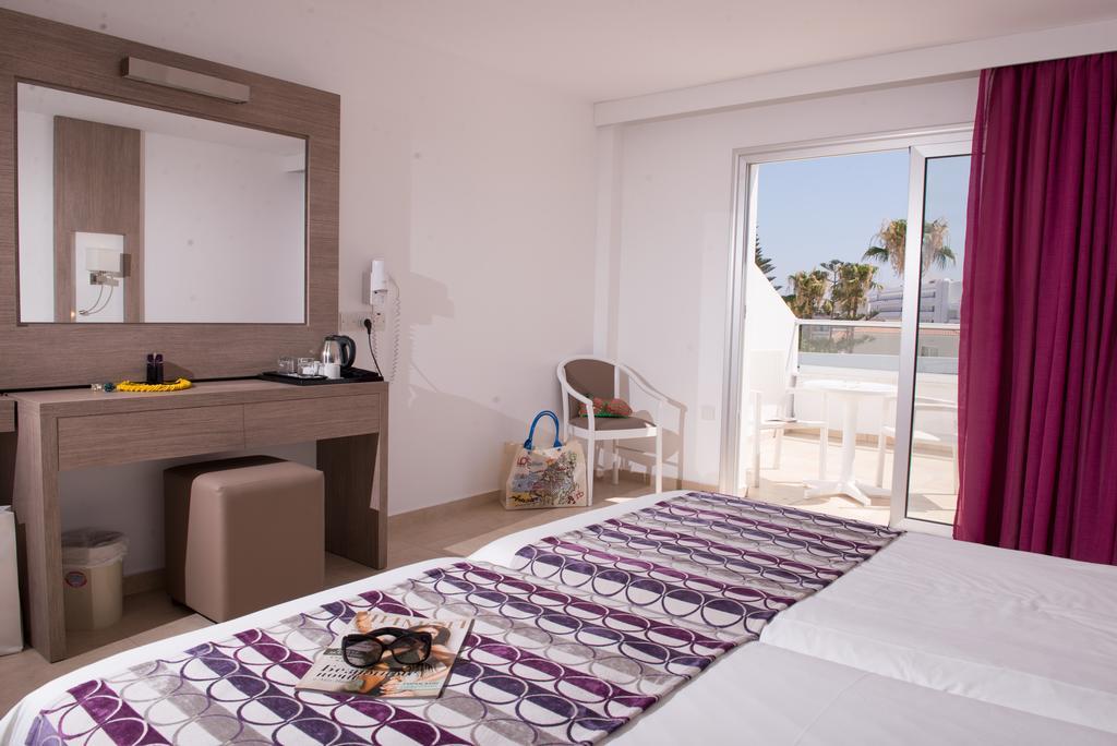 New Famagusta Hotel & Suites Ayia Napa Esterno foto